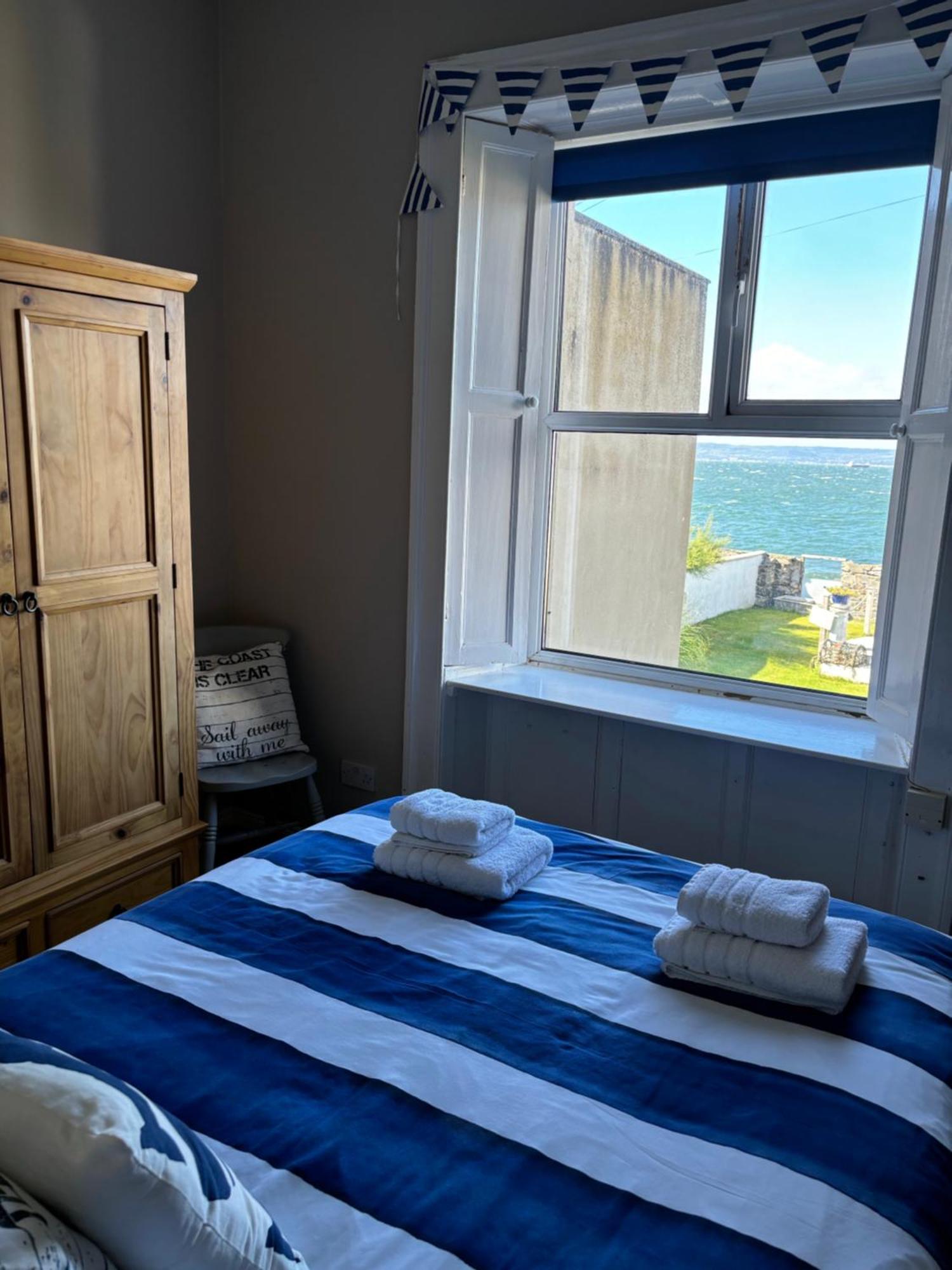 Splash Cottage Beach House With Sea Lapping Garden バンガー エクステリア 写真