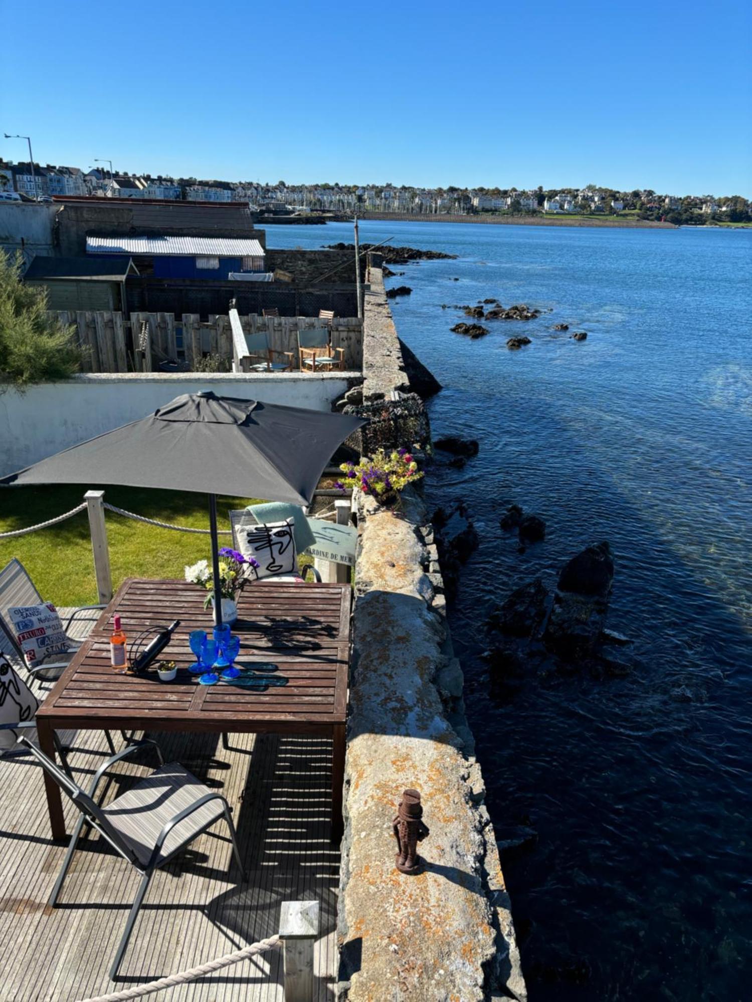 Splash Cottage Beach House With Sea Lapping Garden バンガー エクステリア 写真